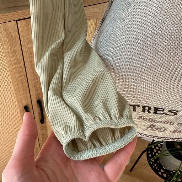 Nasty Gal Sweet On You Light Green Long Sleeve Crop Top Boho Style size 4 - Picture 8 of 10